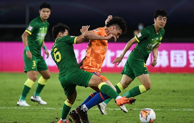 包含加时末段尼斯备战葡超；绝杀压哨细节曝光；气氛紧张；心理建设被强调的词条