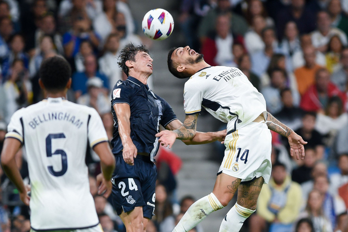 西甲今晨再迎强敌，皇家社会更衣室发声，主帅态度：球迷炸锅，临场指挥获称赞的简单介绍