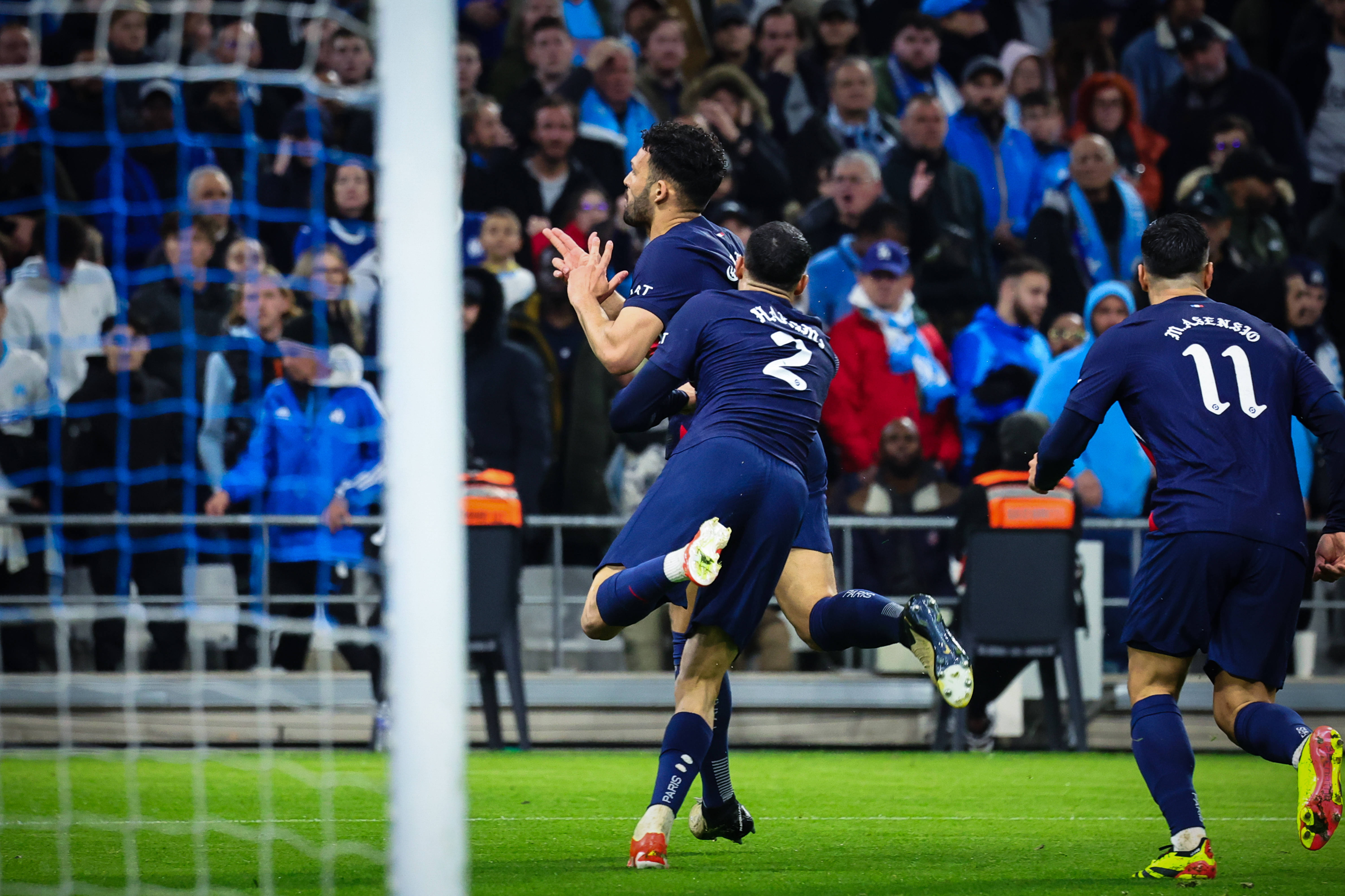 包含窗口期巴黎圣日耳曼备战CBA季后赛，队长鼓劲细节曝光，目标明确，细节决定成败的词条